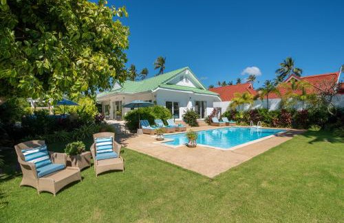 Hua Thanon Villa | Beachfront Villa Baan Rim Haad 3BR
