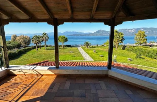 Molos-Agios Konstantinos House | Beachfront Villa Tranquility