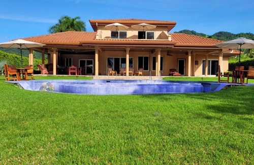 Tambor Villa | Beachfront Villa With Endless Ocean Views