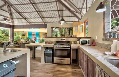 Chiguata Villa | Beachfront villa with pool. Hosts big families, groups or small retreats.