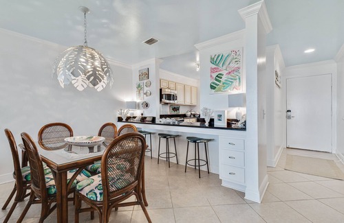 Ono Island Condo | Beachfront | Walk to FloraBama | 2 Pools, 2 Boat Docks w/Slips | My Beach Getaways