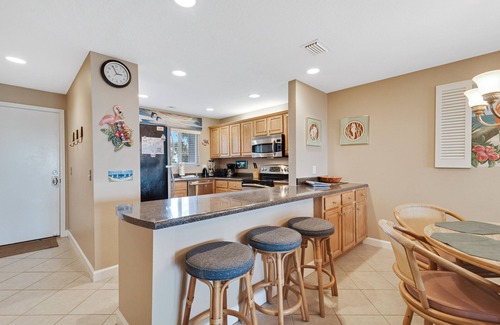 Ono Island Condo | Beachfront | Walk to FloraBama | 2 Pools | Boat Docks w/Slips | NRP D24 | My Beach Getaways