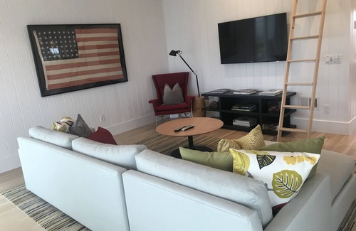 Babylon House | Beachlife on a Private Island Minutes from Manhattan without the Hampton Drive or Fire Island Ferry