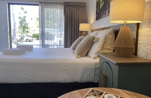 Beachmere Hotel | Beachmere Palms Motel