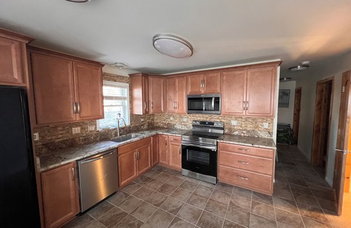 Oak Harbor House | "BEACHNUTS" -SPECTACULAR HOME ON LAKE ERIE ! n5 Beds 4 Full Baths Lots of Space