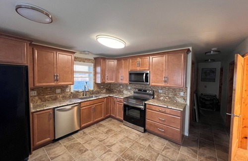 Oak Harbor House | "BEACHNUTS" -SPECTACULAR HOME ON LAKE ERIE ! n5 Beds 4 Full Baths Lots of Space