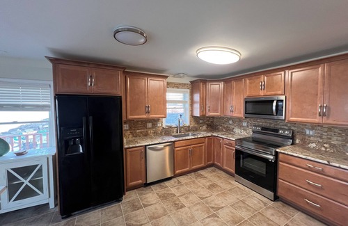 Oak Harbor House | "BEACHNUTS" -SPECTACULAR HOME ON LAKE ERIE ! n5 Beds 4 Full Baths Lots of Space