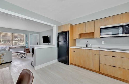 North Beach Apartment | Beachside 1BR Apt – Walk to Hollywood and Dania Beach