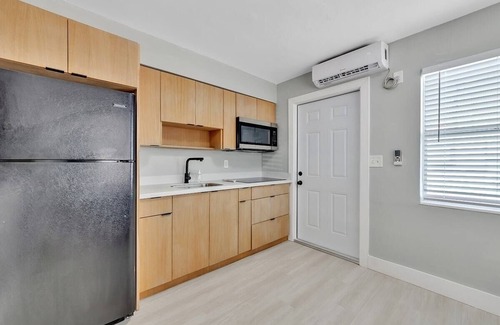 North Beach Apartment | Beachside 1BR Apt – Walk to Hollywood and Dania Beach