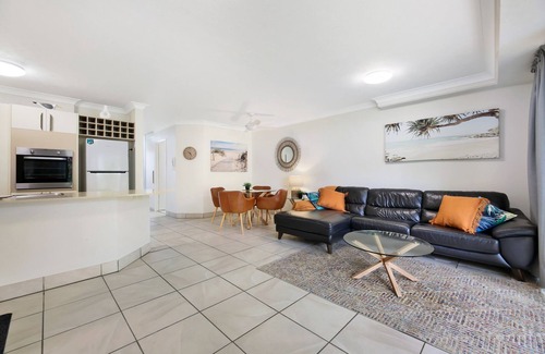 Miami Apartment | Beachside 2-Bed with Parking, Pool, Spa & BBQ