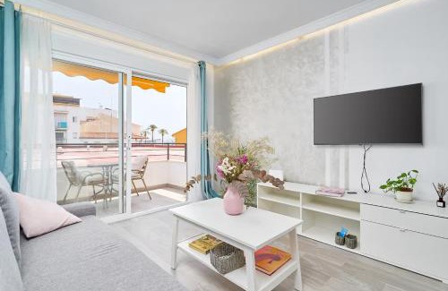 Caleta de Velez Apartment | Beachside Bliss