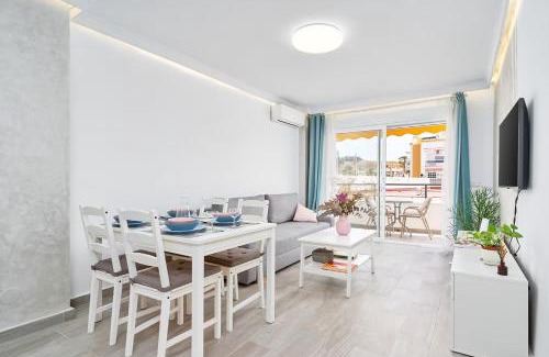 Caleta de Velez Apartment | Beachside Bliss