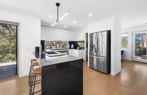 Aireys Inlet House | Beachside Bliss I Walk to Beach I Heated Pool