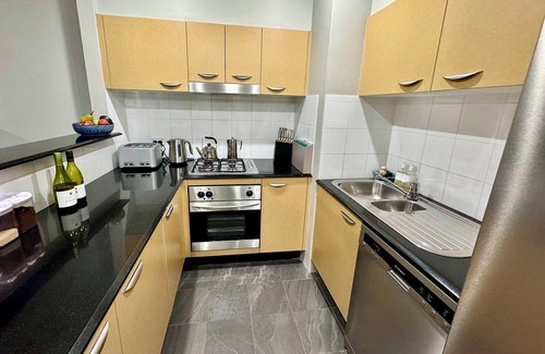 Cronulla Apartment | Beachside Bliss just a sand castle from everything, 2BR, 2BA Apartment, sleeps 6