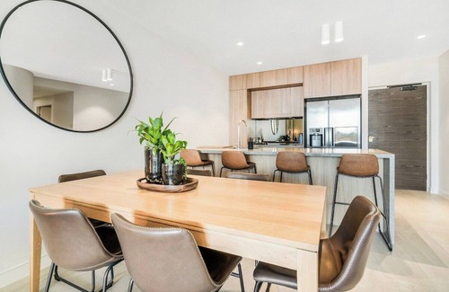 Gold Coast Apartment | Beachside Bliss Luxe Broadbeach,