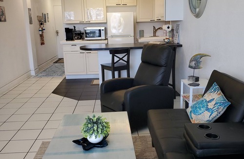 South Peninsula Historic District Condo | *"Beachside Bliss: Ocean Views & Endless Fun in Daytona!"*