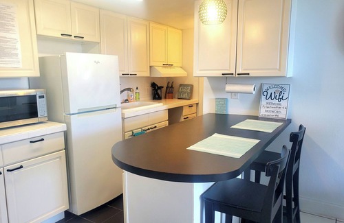 South Peninsula Historic District Condo | *"Beachside Bliss: Ocean Views & Endless Fun in Daytona!"*