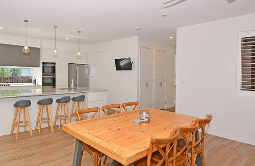 Traviston House | Beachside - Burrum Heads- Beachfront - 3BR- WIFI