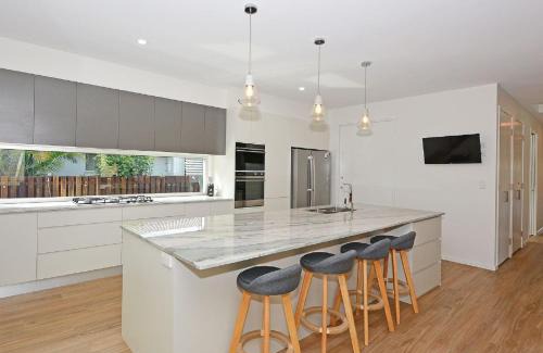Traviston House | Beachside - Burrum Heads- Beachfront - 3BR- Wifi