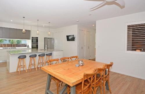 Traviston House | Beachside - Burrum Heads- Beachfront - 3BR- Wifi