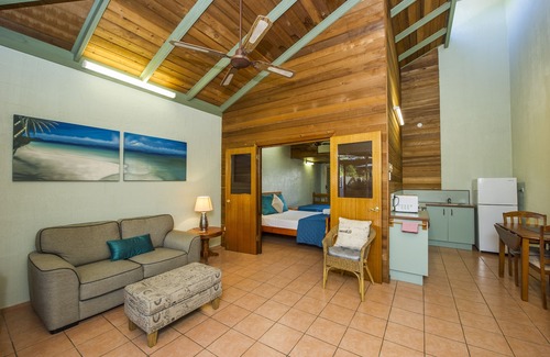Nelly Bay Cottage | Beachside Cottage - A Private Peaceful Hidden Gem