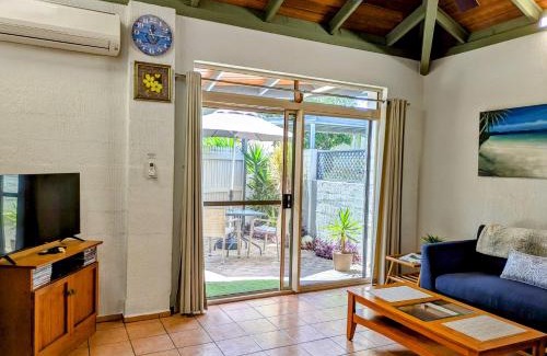 Nelly Bay Apartment | Beachside Cottage - A Private Peaceful Hidden Gem 50m to Beach
