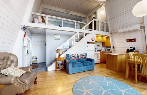 Oceanside House | Beachside getaway with loft, deck, & ocean views - half mile to shoreline