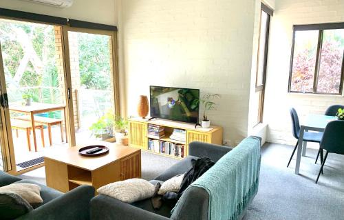 Boomerang Beach Apartment | Beachside Haven Free Linen Wi-Fi Netflix air con