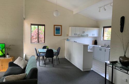 Boomerang Beach Apartment | Beachside Haven Free Linen Wi-Fi Netflix air con