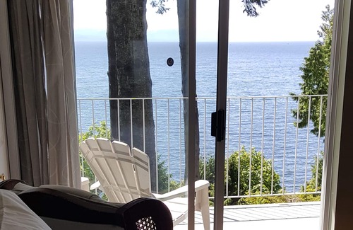 Davis Bay Cottage | Beachside Island Vista Cottage, Beach, Ocean Views, Hot Tub