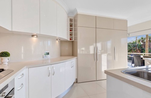 Sapphire Beach House | Beachside Manor - Stunning 6-bedroom, 3-bathroom home in an exclusive, absolute beachfront location