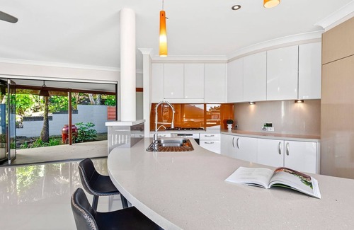 Sapphire Beach House | Beachside Manor - Stunning 6-bedroom, 3-bathroom home in an exclusive, absolute beachfront location