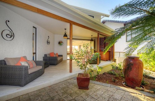 Sapphire Beach House | BEACHSIDE MANOR - walk to the beach