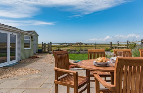 Lydd House | Beachside, nr Dungeness - family seaside home sleeps 8 with sea views