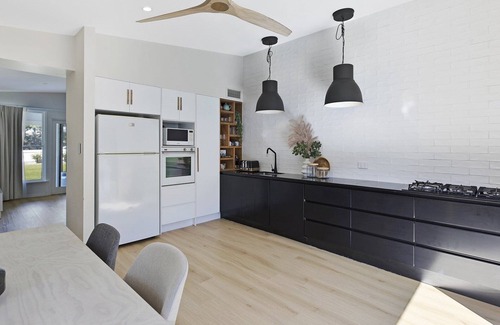 North Avoca House | BEACHSIDE @ (Nth) AVOCA, BREATHE - PET FRIENDLY