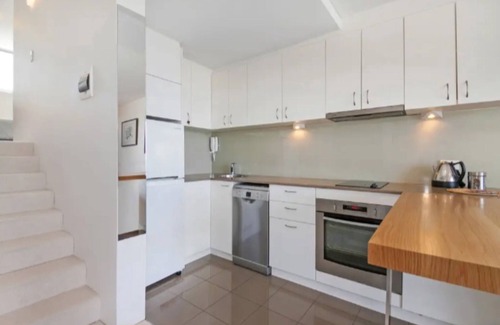 Manly Apartment | Beachside Paradise - Ocean Views, Central Position