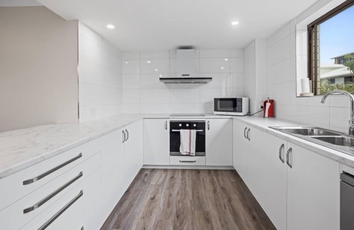 Woorim Apartment | Beachside Unit in the Centre of Town