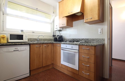 Llanca House | Beachside Villa with Garden, Terrace & WiFi, 100m from La Farella Beach in Llançà
