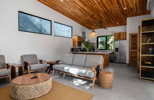 Nosara House | BEACHSIDE Villas 2 bd, POOL & TROPICAL RANCHO