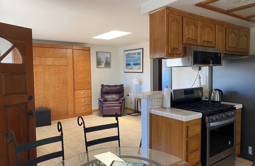 Belmont Heights Apartment | Beachstyle 2 bedroom unit with patio close to beach