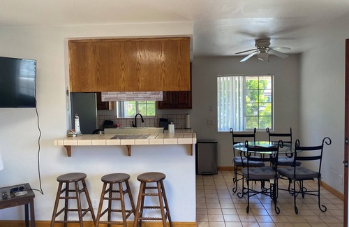 Belmont Heights Apartment | Beachstyle 2 bedroom unit with patio close to beach