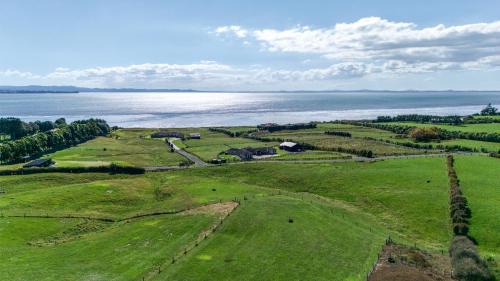 Clarks Beach House | Beachview Bliss - Clarks Beach Holiday Home