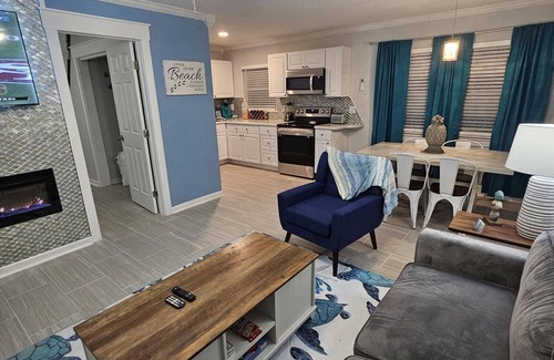 Caloosahatchee Apartment | Beachy 1-Bedroom Getaway in Cape Coral – 20 Mins to Sanibel & Fort Myers Beach!
