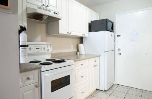 Harrison Hot Springs Apartment | Beachy 2 Bed Studio Suite, Balcony and 4 Min to Lake