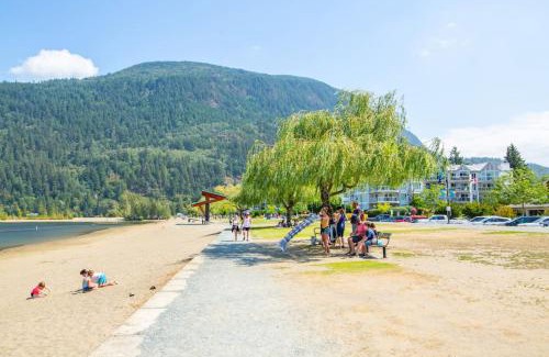 Harrison Hot Springs Apartment | Beachy 2 Bed Studio Suite, Balcony and 4 Min to Lake