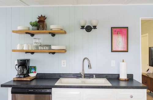 Sheboygan Apartment | Beachy 3-bedroom upper with WiFi and AC minutes from Lake Michigan