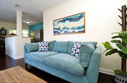 Navy Point House | Beachy Bungalow for Family Fun! Walk to local Beach!