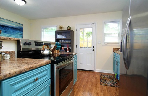 Navy Point House | Beachy Bungalow for Family Fun! Walk to local Beach!
