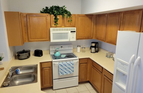 Iona Condo | Beachy Sunny Apartment - Close to Everything