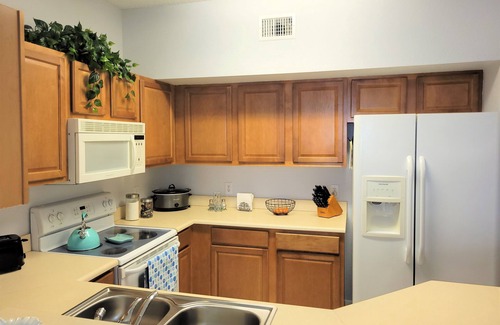 Iona Condo | Beachy Sunny Apartment - Close to Everything